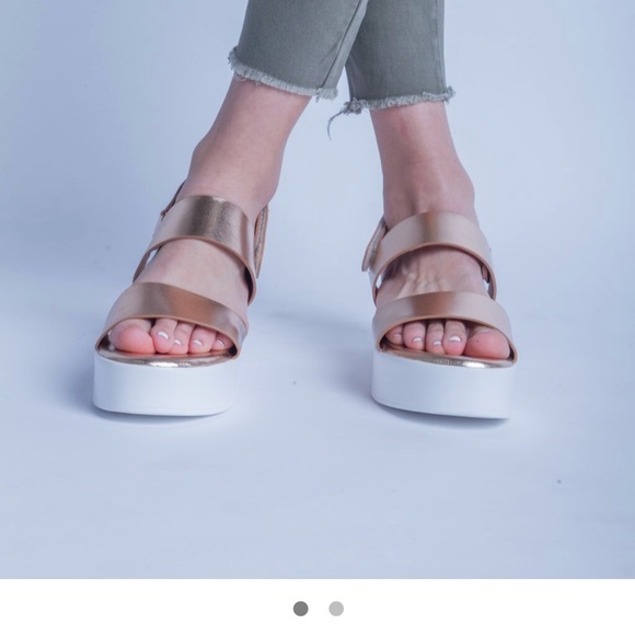 Metallic Flatforms - Picture 2 of 2